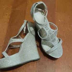 Gold sparkle wedges